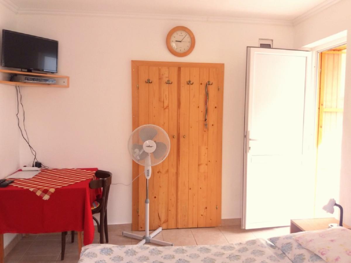 Julia Vendeghaz Sarrod Hotel Exterior photo